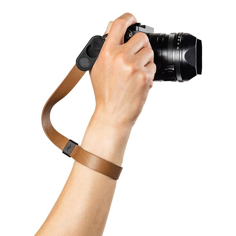 0168012111-peak-design-cuff-leather-camera-strap-wrist-tan-lrs-wr-bn-1