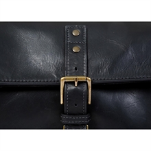 0168007934-ona-bowery-black-leather