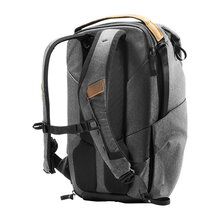 0168009796-peak-design-everyday-backpack-20l-v2-charcoal-bedb-20-ch-2-c