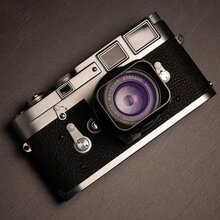 0168011615-squarehood-for-leica-summicron-c-40mm-svart-b