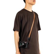 0168012118-peak-design-form-leather-camera-strap-standard-tan-lrs-st-bn-1-b