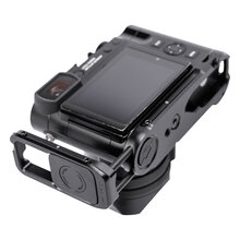 0168012725-peak-design-field-bracket-with-grip-i-leica-q3