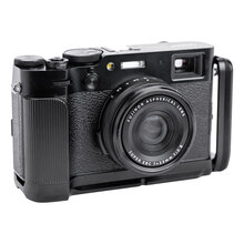 0168012726-peak-design-field-bracket-with-grip-i-fujifilm-x100vi-c